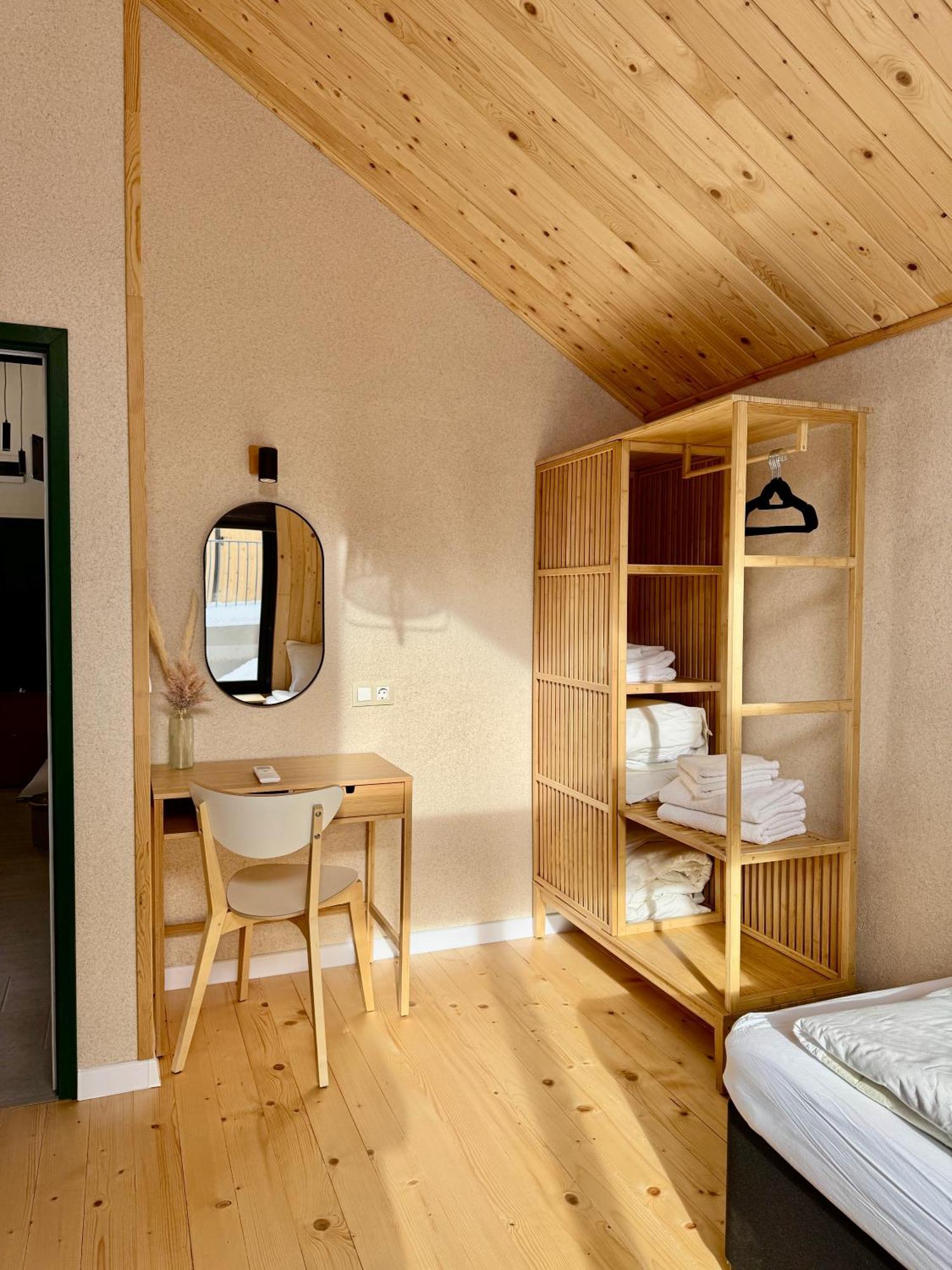 High Five Apartment *