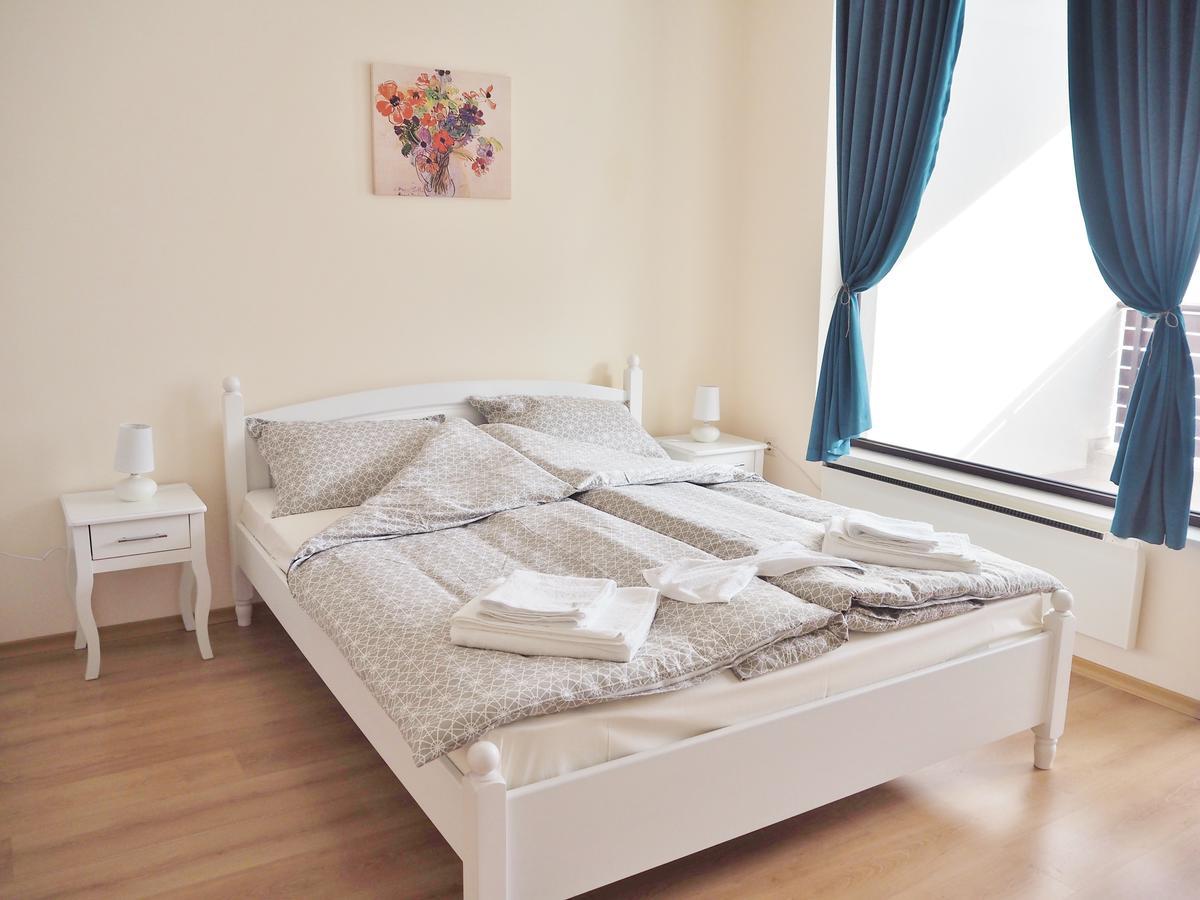 Apartment High Five *
